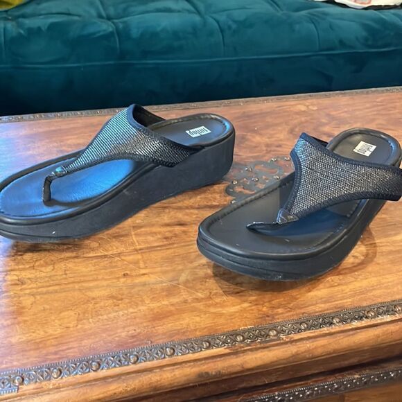 FitFlop Women's Lulu Sleek Straw Raffia Toe-Post Sandal, 11! - Picture 3 of 7